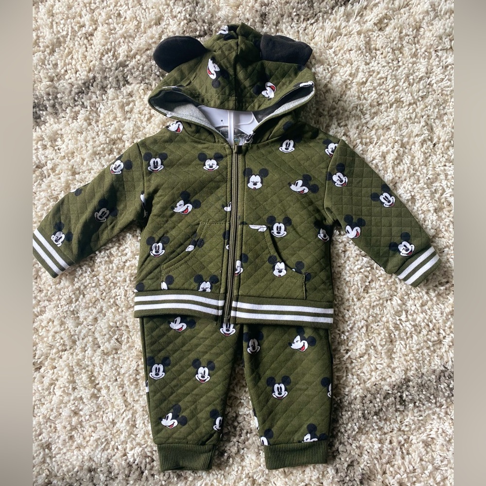 Disney baby 2-piece set. Gender neutral size 3-6 mo. Army green - NWTs